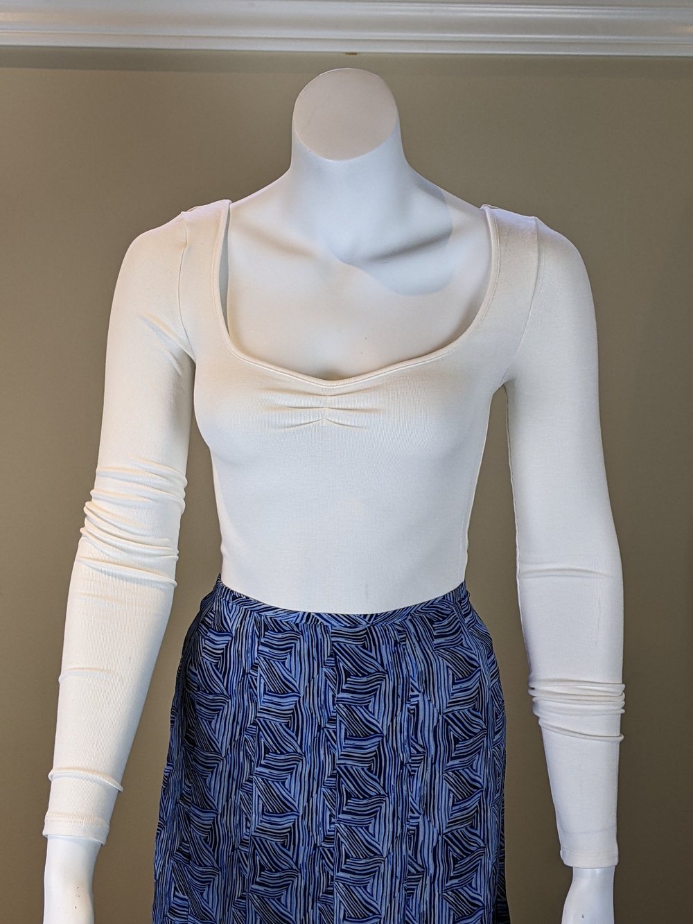 White Long-Sleeve Ruched Scoop Neck Women’s Top